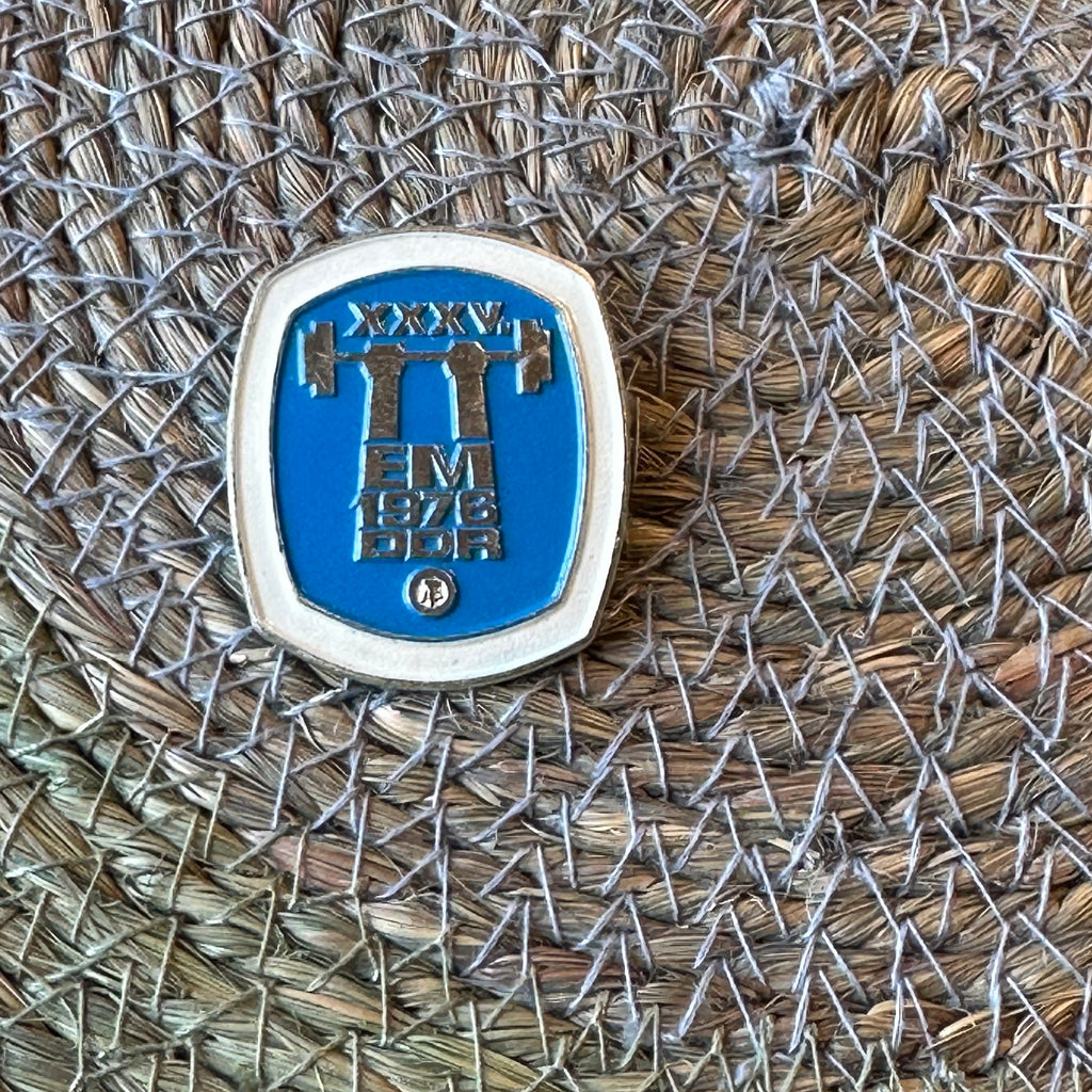 Vintage DDR Pin Badges: Sports