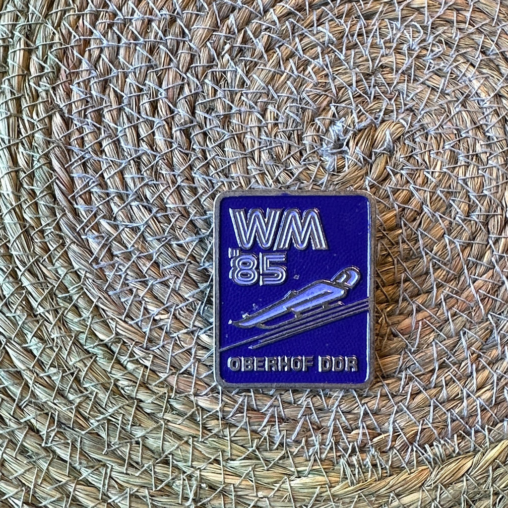 Vintage DDR Pin Badges: Sports
