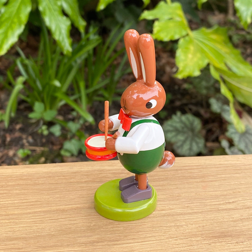 Osterhase with Drums