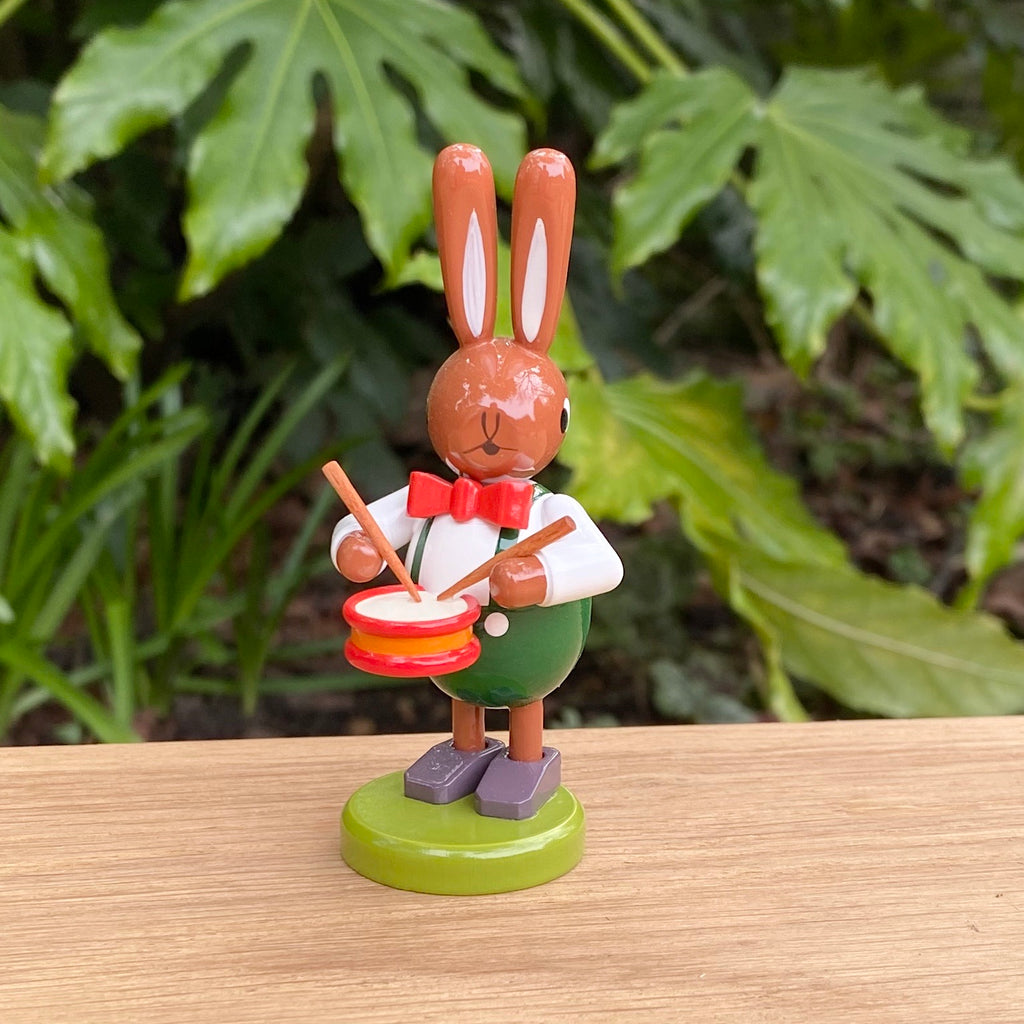 Osterhase with Drums