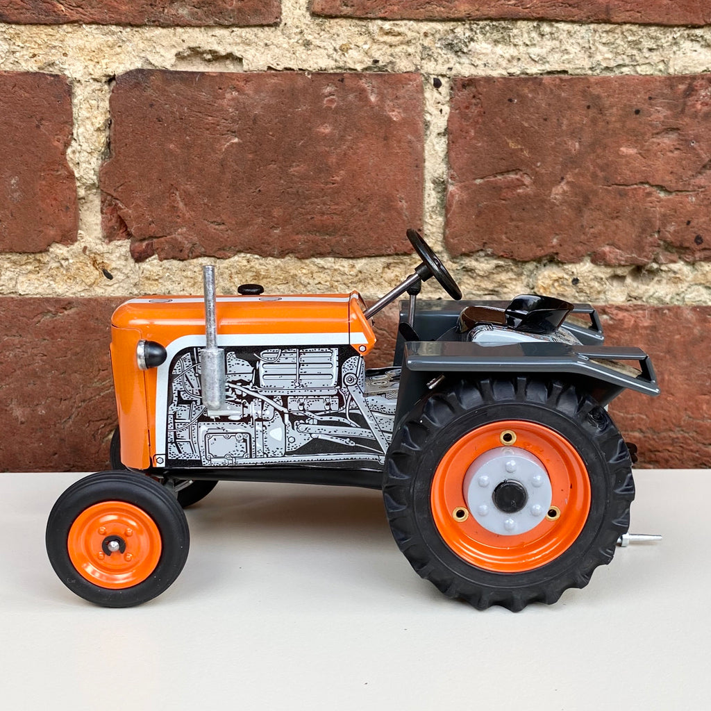 Kubota T 15 Wind-Up Tractor