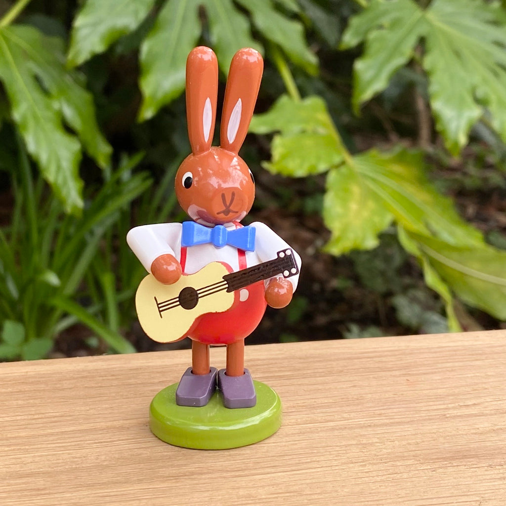 Osterhase with Guitar