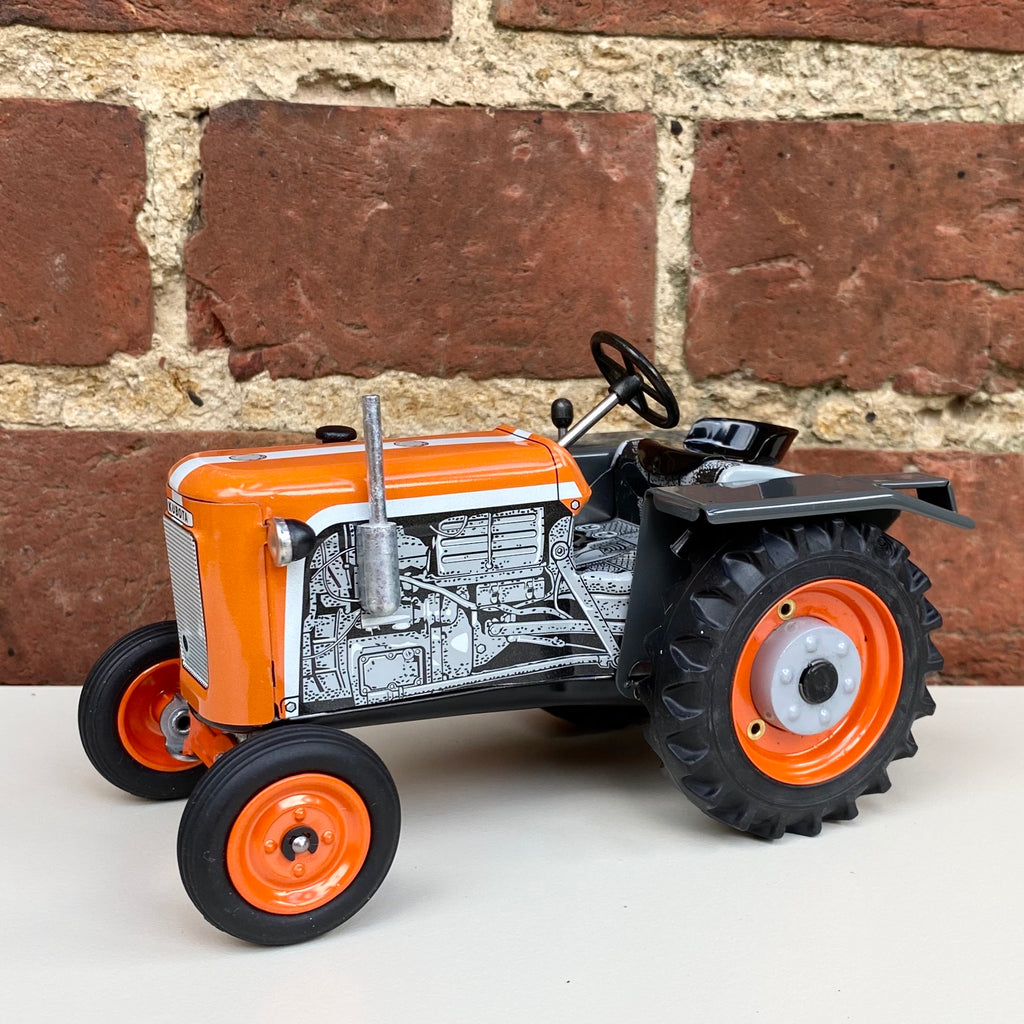 Kubota T 15 Wind-Up Tractor