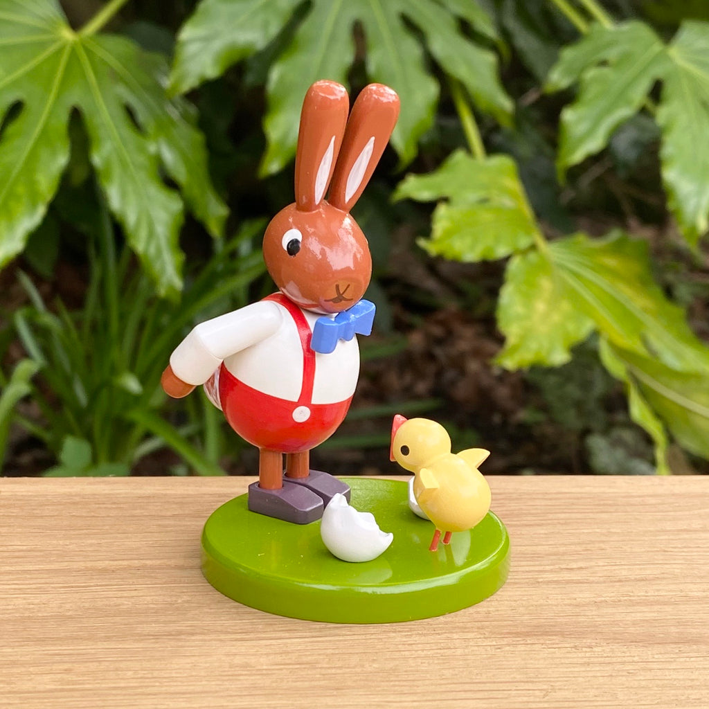 Osterhase with little Chick