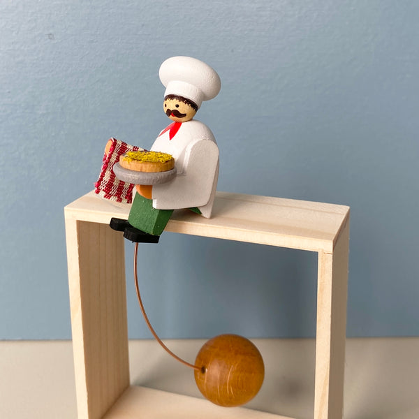 Swinging Pizza Baker