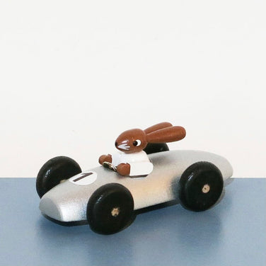 Osterhase in Silver Racing Car